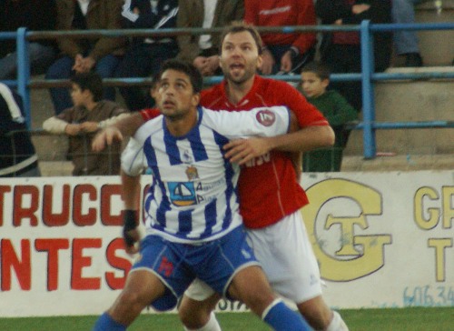 Tariq y Aitor Go�i durante el partido disputado en �guilas